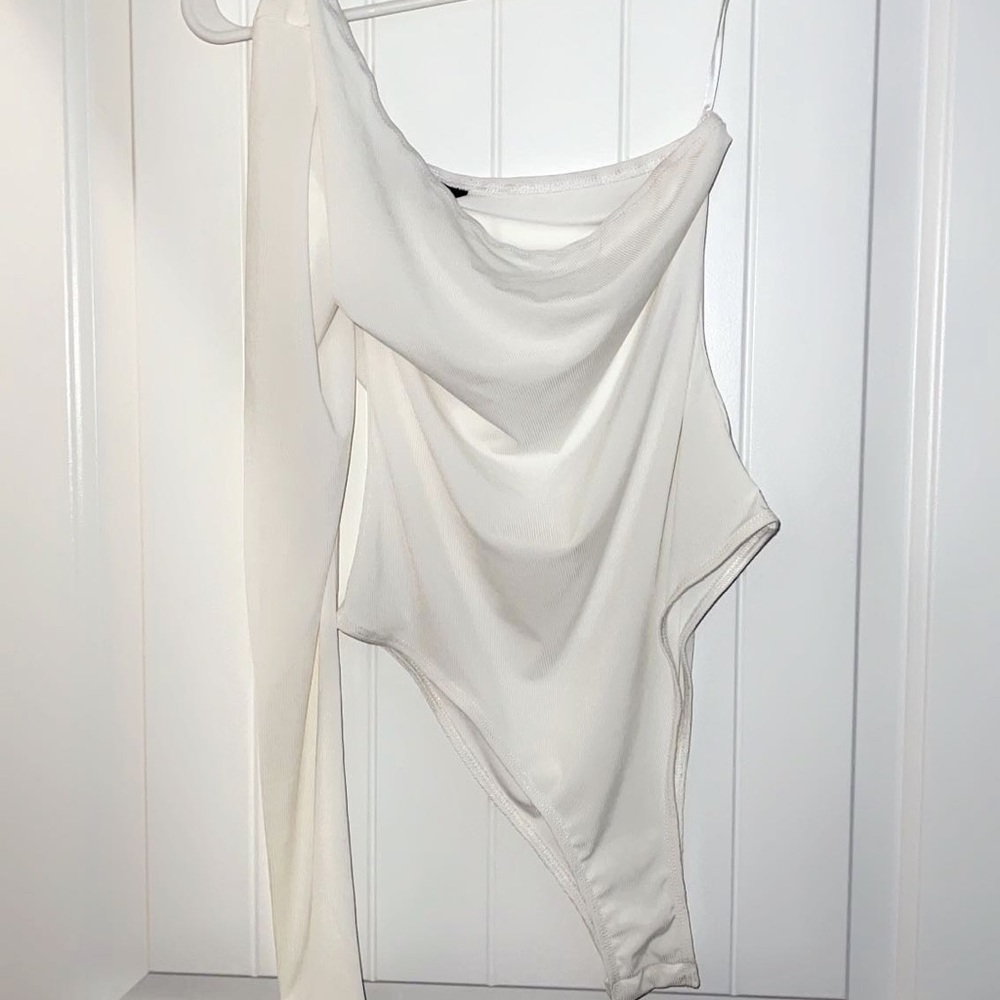 CLOTHES BUNDLE✨ - Picture 4 of 16